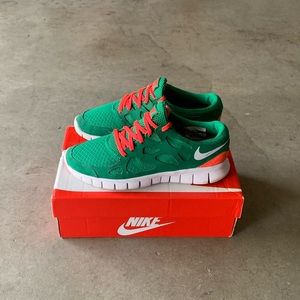 Nike Free Run 2 RN Lightweight Performance Running/Training Sneakers 8 Womens